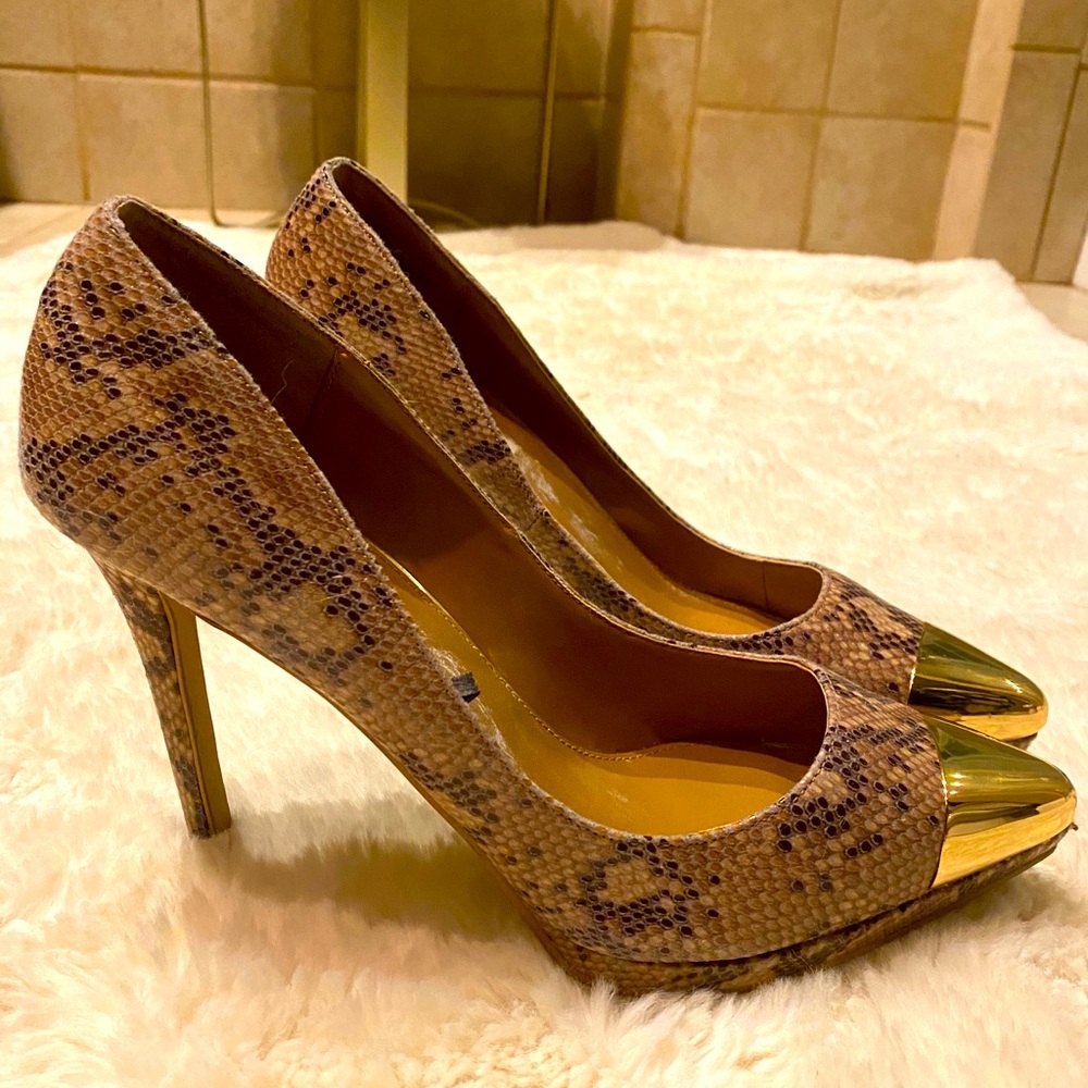 Steve Madden Snakeskin gold toe pumps. 9.5